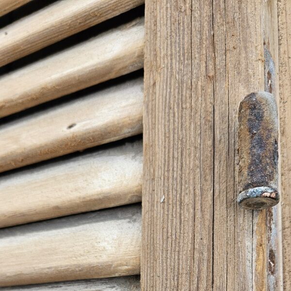 vintage houten louvre deur