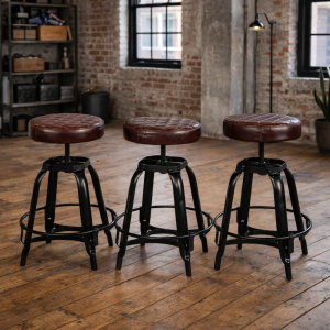 Industrieel krukje van leer.