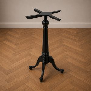 Zwart industrieel onderstel als bijzettafel.