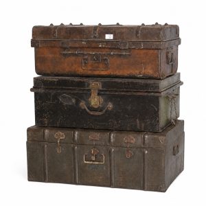 Metalen vintage kisten als woonaccessoires te gebruiken.